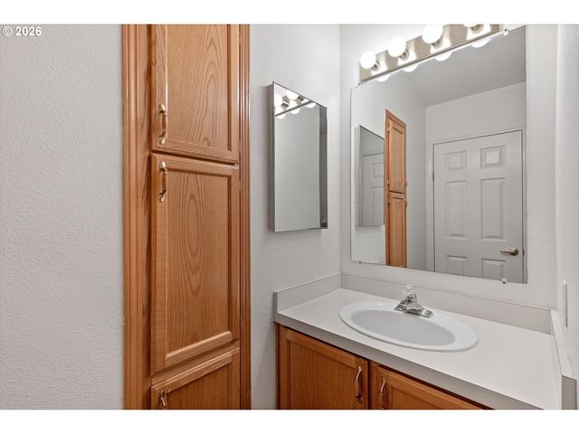 395 SEAGROVE Loop, Lincoln City, OR 97367