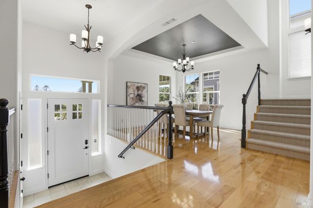 35 Pearl Ct, Novato, CA 94947