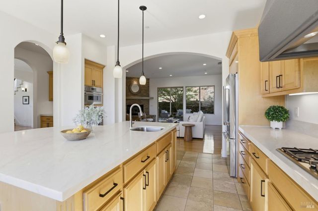 35 Pearl Ct, Novato, CA 94947