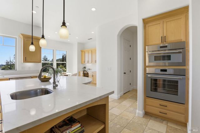 35 Pearl Ct, Novato, CA 94947