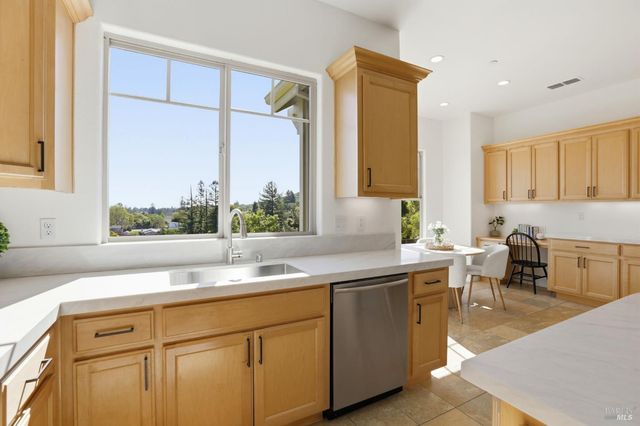 35 Pearl Ct, Novato, CA 94947