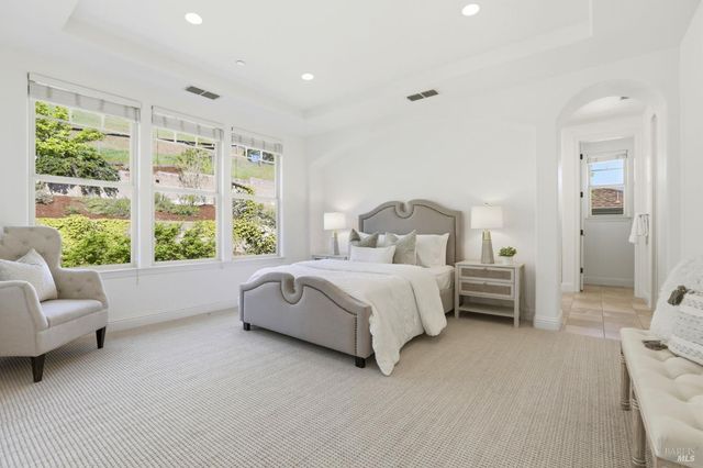 35 Pearl Ct, Novato, CA 94947