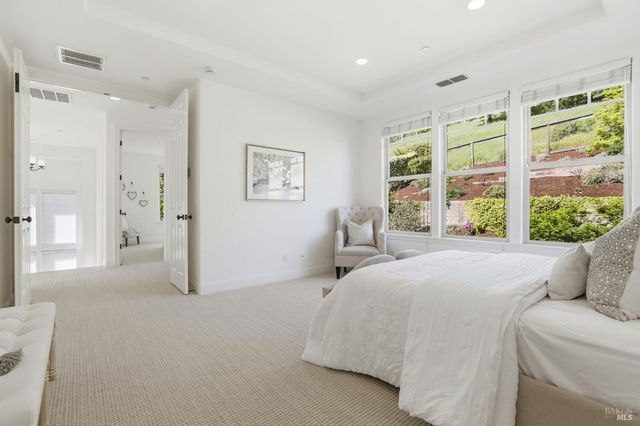 35 Pearl Ct, Novato, CA 94947