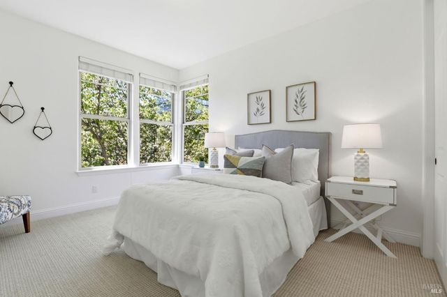 35 Pearl Ct, Novato, CA 94947