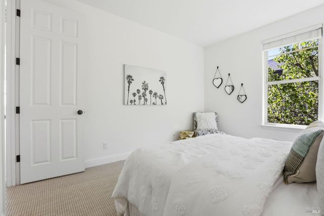 35 Pearl Ct, Novato, CA 94947