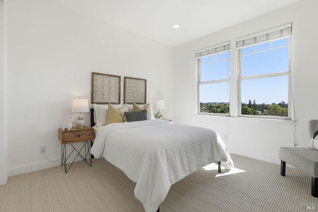 35 Pearl Ct, Novato, CA 94947