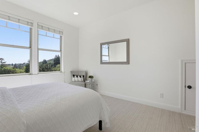 35 Pearl Ct, Novato, CA 94947