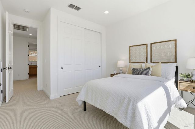 35 Pearl Ct, Novato, CA 94947