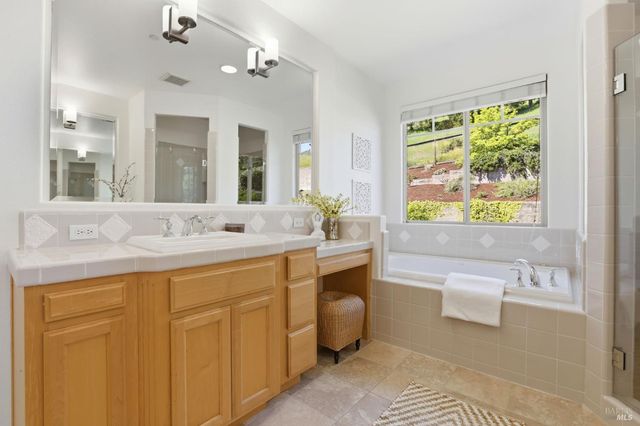 35 Pearl Ct, Novato, CA 94947