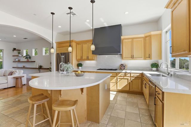 35 Pearl Ct, Novato, CA 94947