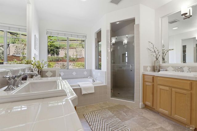 35 Pearl Ct, Novato, CA 94947