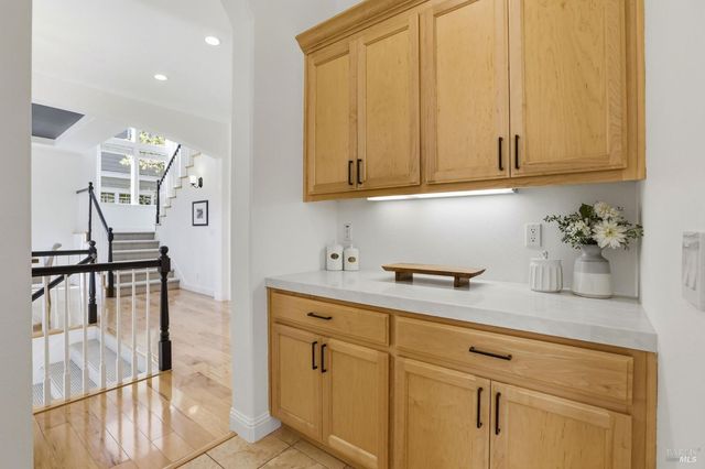 35 Pearl Ct, Novato, CA 94947