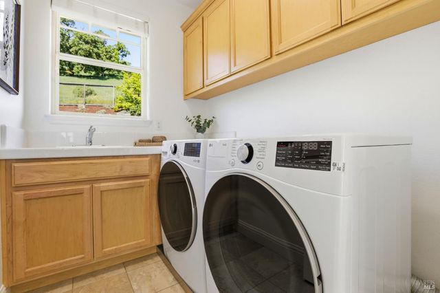 35 Pearl Ct, Novato, CA 94947