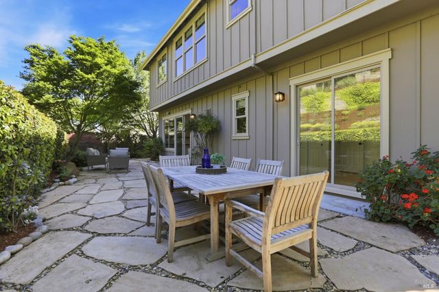 35 Pearl Ct, Novato, CA 94947