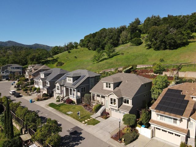 35 Pearl Ct, Novato, CA 94947