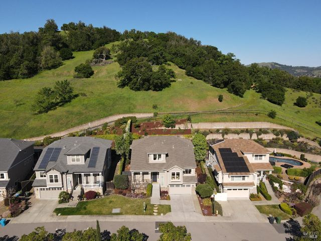 35 Pearl Ct, Novato, CA 94947
