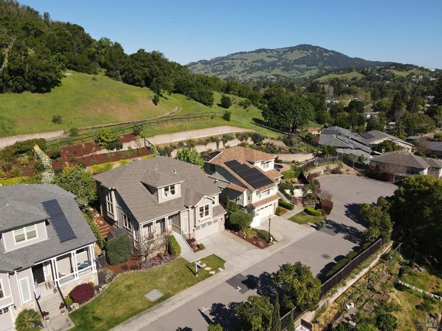 35 Pearl Ct, Novato, CA 94947