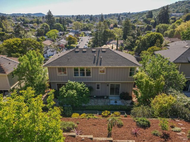 35 Pearl Ct, Novato, CA 94947