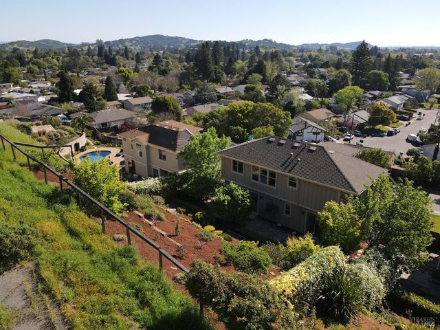 35 Pearl Ct, Novato, CA 94947