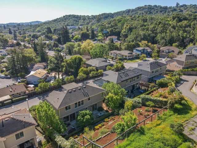 35 Pearl Ct, Novato, CA 94947