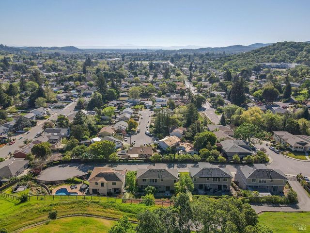 35 Pearl Ct, Novato, CA 94947