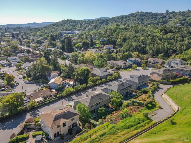 35 Pearl Ct, Novato, CA 94947