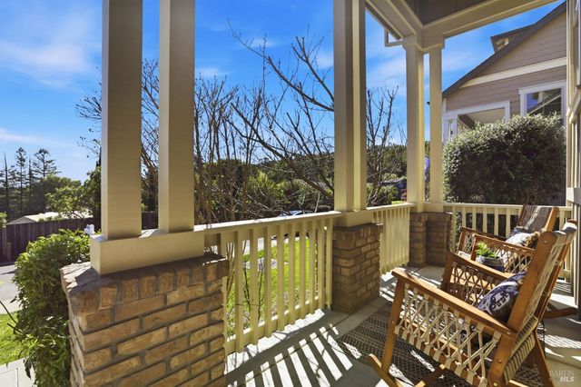 35 Pearl Ct, Novato, CA 94947