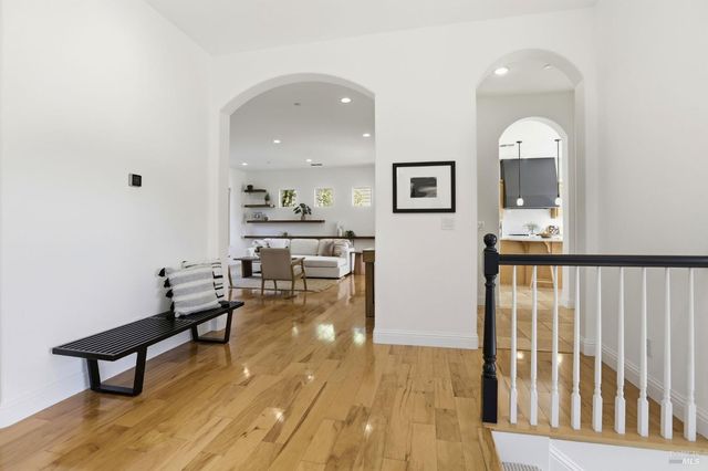 35 Pearl Ct, Novato, CA 94947