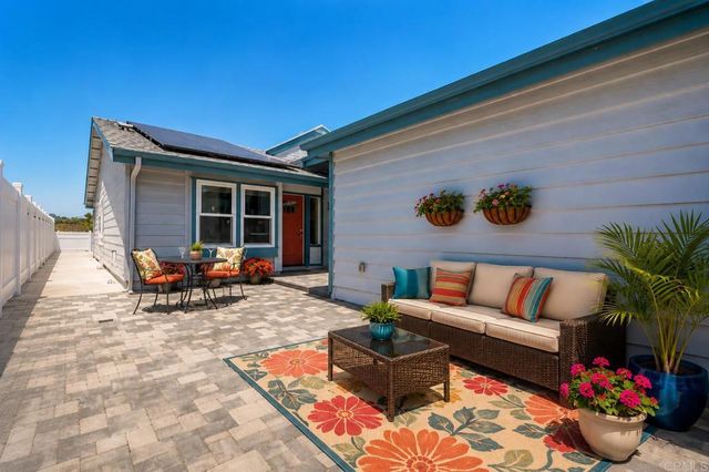 7593 Dehesa Court, Carlsbad, CA 92009