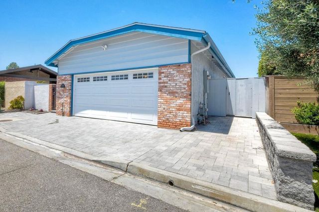 7593 Dehesa Court, Carlsbad, CA 92009
