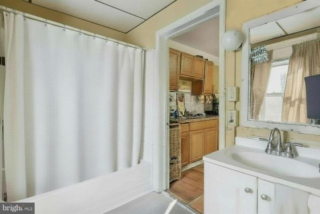 702-704 E CHESTNUT ST, Coatesville, PA 19320