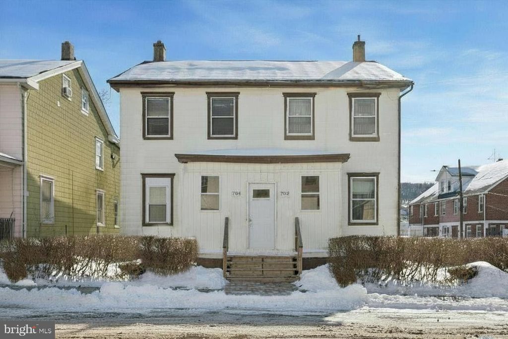 702-704 E CHESTNUT ST, Coatesville, PA 19320