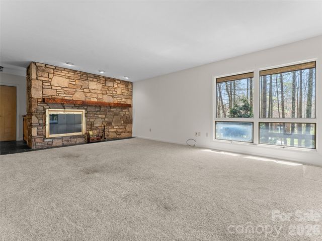 205 Deerpath Lane, Hendersonville, NC 28739