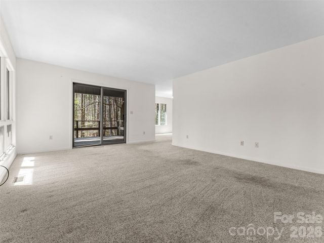 205 Deerpath Lane, Hendersonville, NC 28739