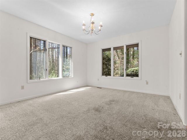 205 Deerpath Lane, Hendersonville, NC 28739