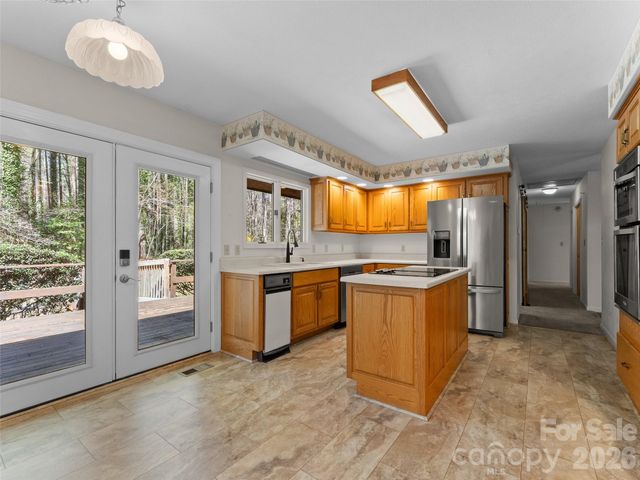 205 Deerpath Lane, Hendersonville, NC 28739