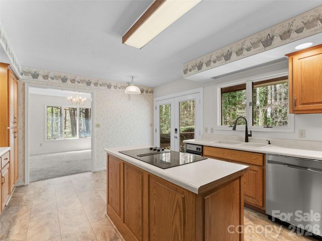 205 Deerpath Lane, Hendersonville, NC 28739