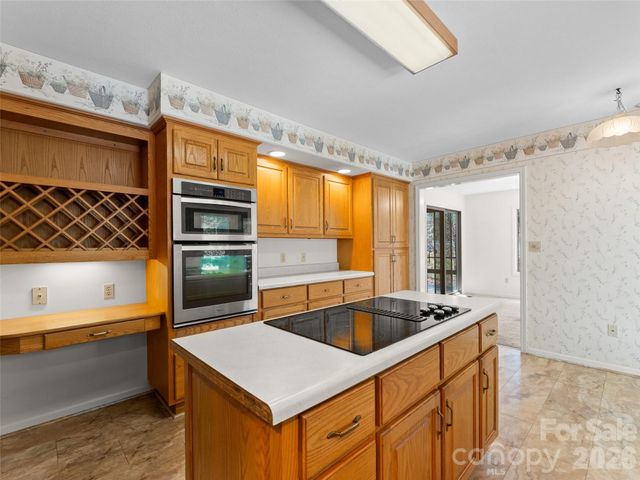 205 Deerpath Lane, Hendersonville, NC 28739