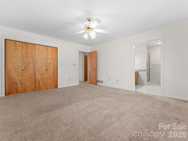 205 Deerpath Lane, Hendersonville, NC 28739