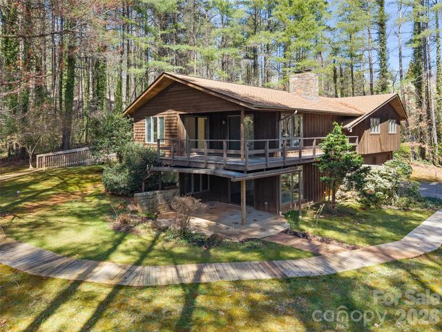 205 Deerpath Lane, Hendersonville, NC 28739