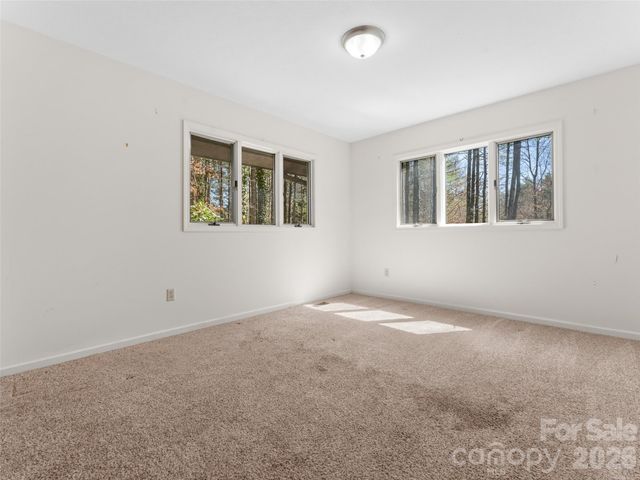 205 Deerpath Lane, Hendersonville, NC 28739