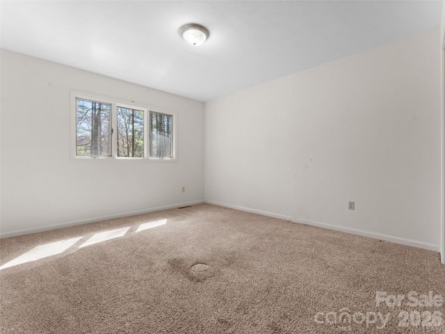 205 Deerpath Lane, Hendersonville, NC 28739