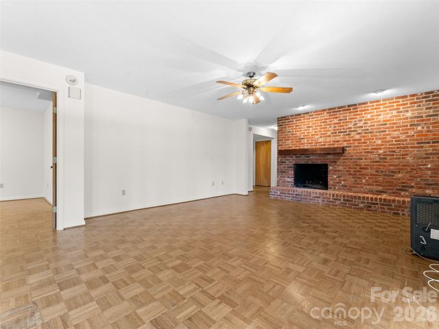 205 Deerpath Lane, Hendersonville, NC 28739