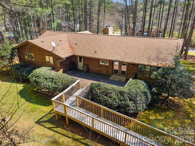 205 Deerpath Lane, Hendersonville, NC 28739