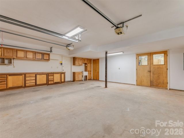 205 Deerpath Lane, Hendersonville, NC 28739