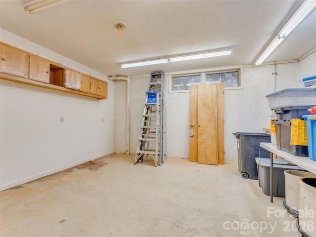 205 Deerpath Lane, Hendersonville, NC 28739