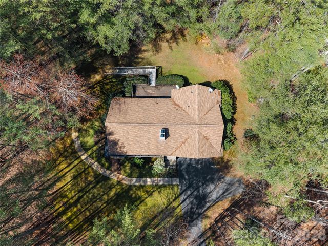 205 Deerpath Lane, Hendersonville, NC 28739