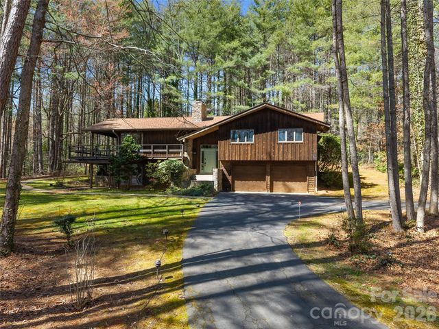205 Deerpath Lane, Hendersonville, NC 28739