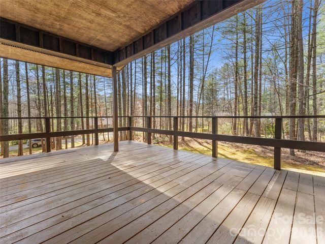 205 Deerpath Lane, Hendersonville, NC 28739