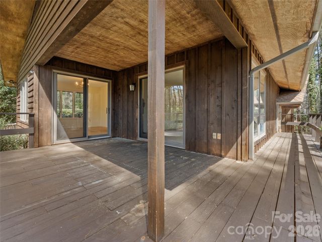 205 Deerpath Lane, Hendersonville, NC 28739